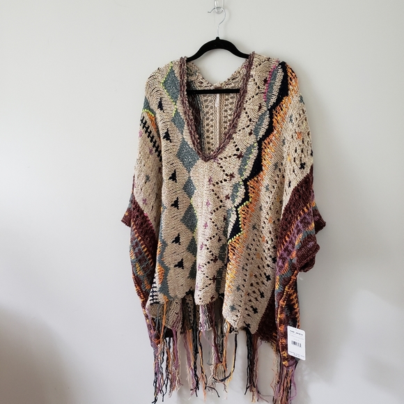 Free People Hidden Gem Lightweight Poncho Top - Picture 6 of 12